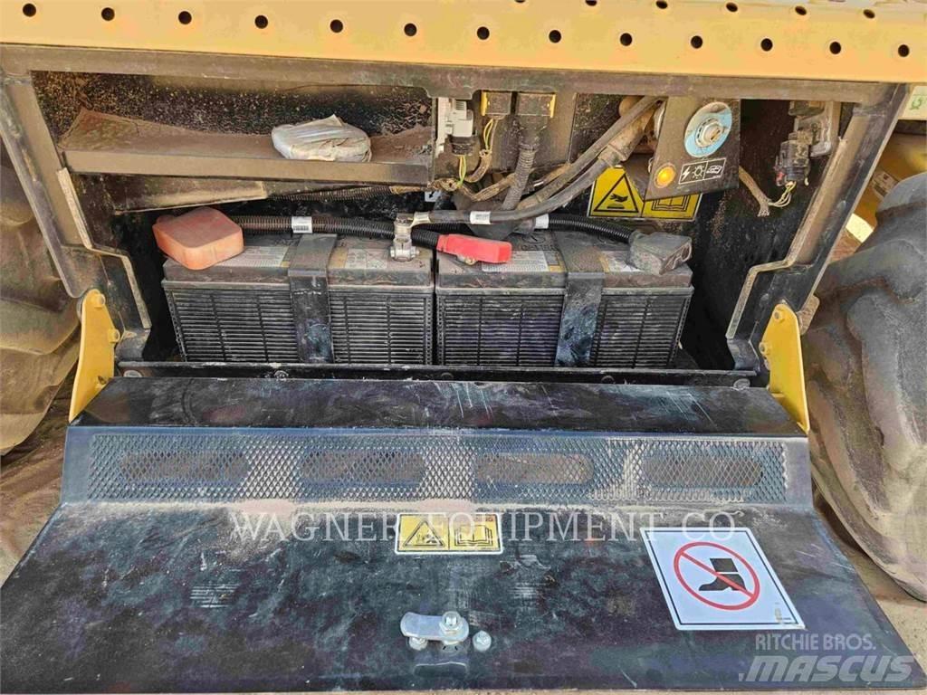 CAT 440 Backhoe loaders