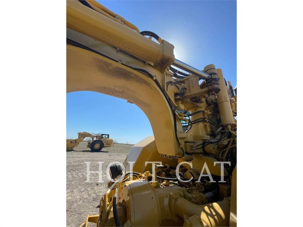 CAT 621G Scrapers