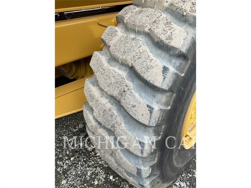 CAT 725 T Articulated Dump Trucks (ADTs)