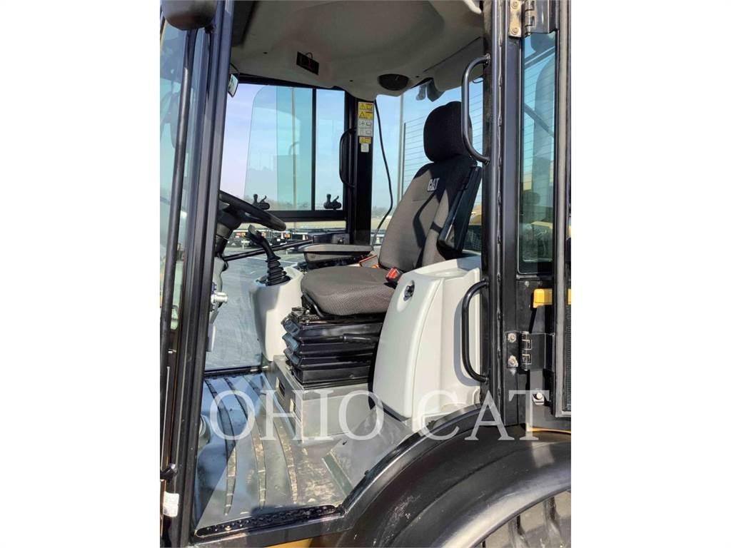 CAT 906M Mini loaders