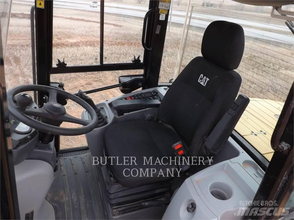 CAT 918M Wheel loaders