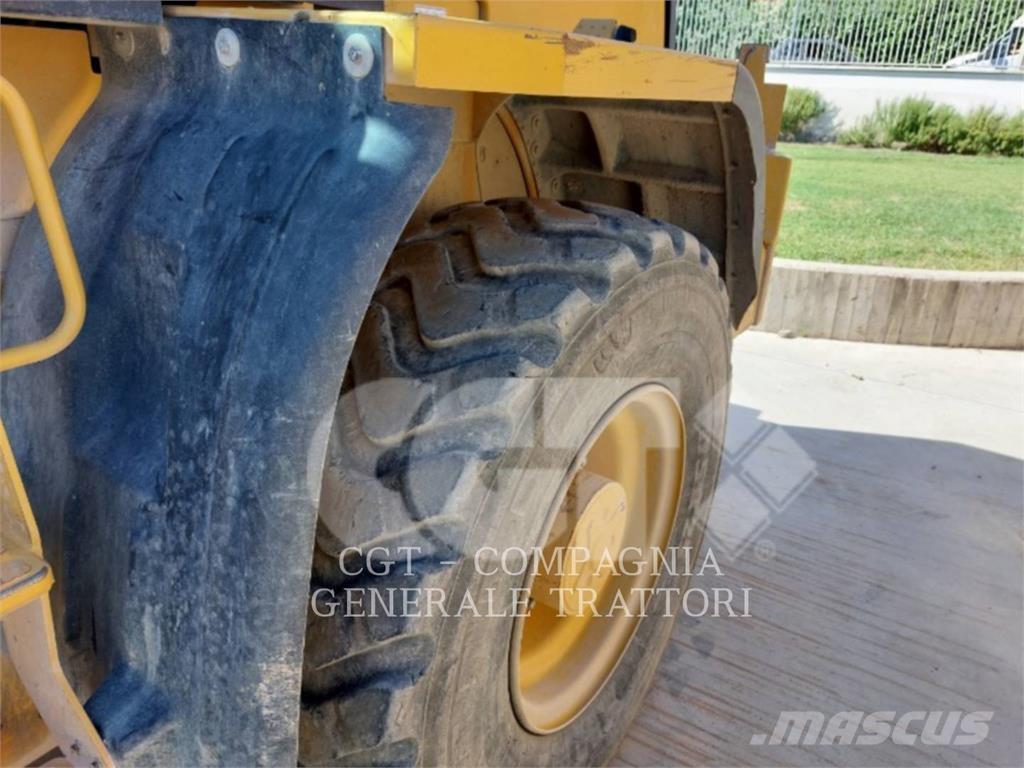 CAT 918M Wheel loaders