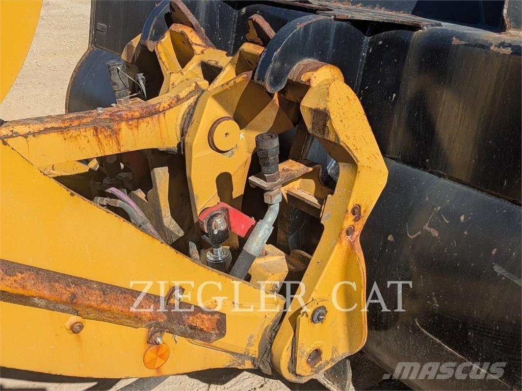 CAT 938M Wheel loaders