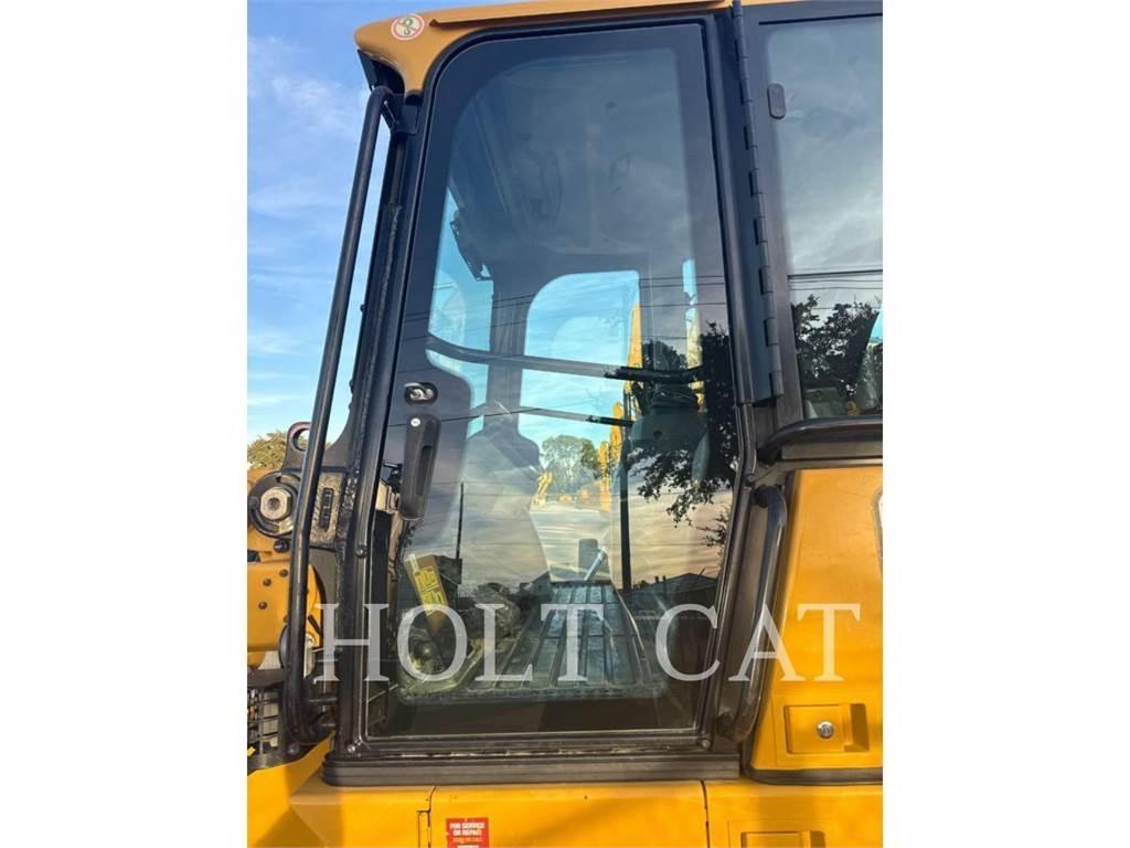 CAT 953 Crawler loaders
