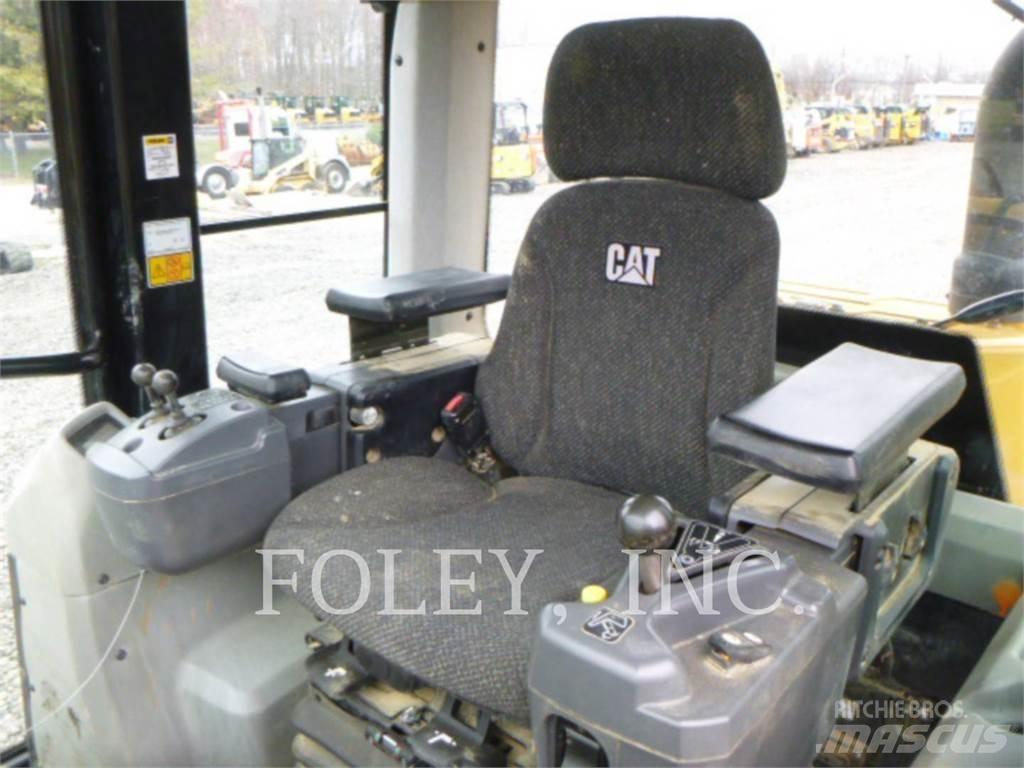 CAT 953D Crawler loaders