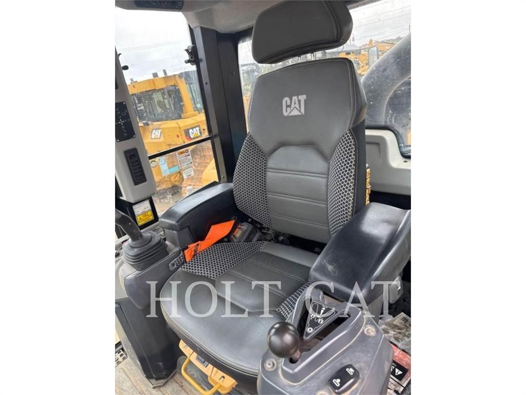 CAT 963 Crawler loaders