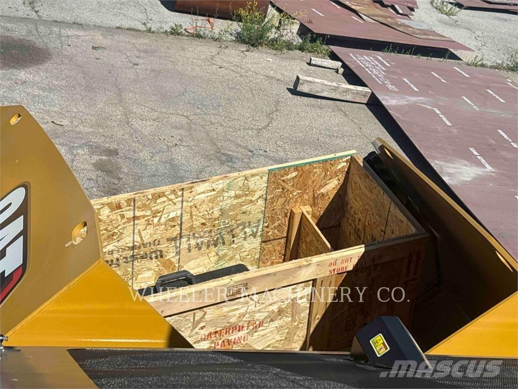 CAT AP1055 Asphalt pavers