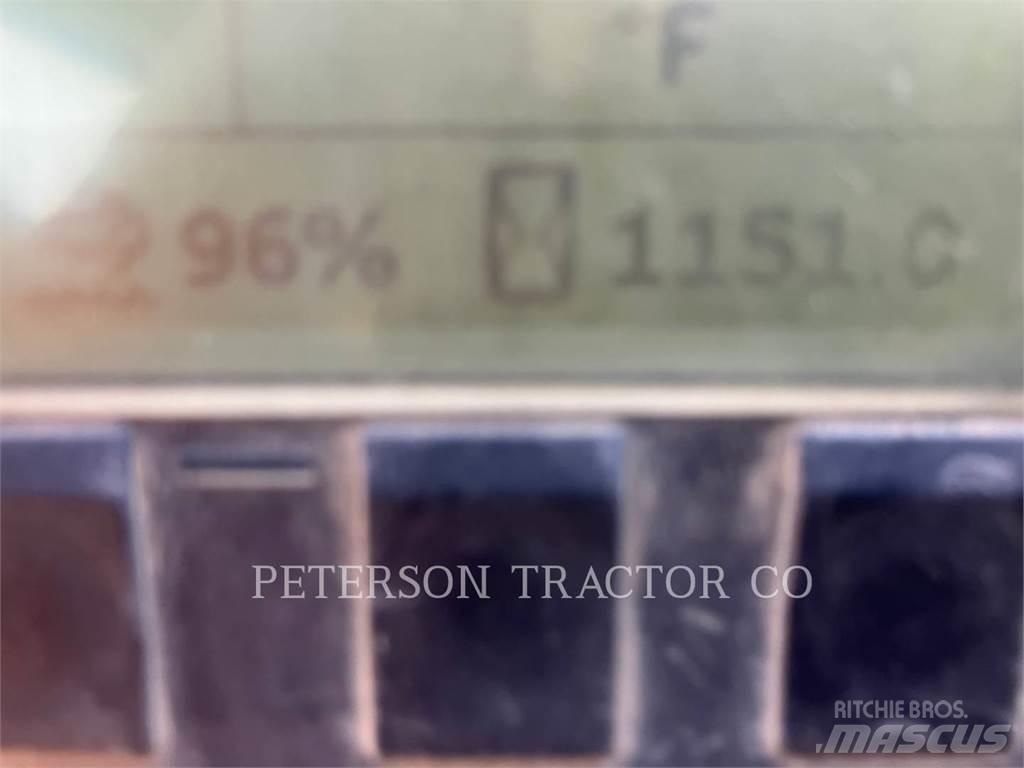 CAT CP44B Asphalt pavers