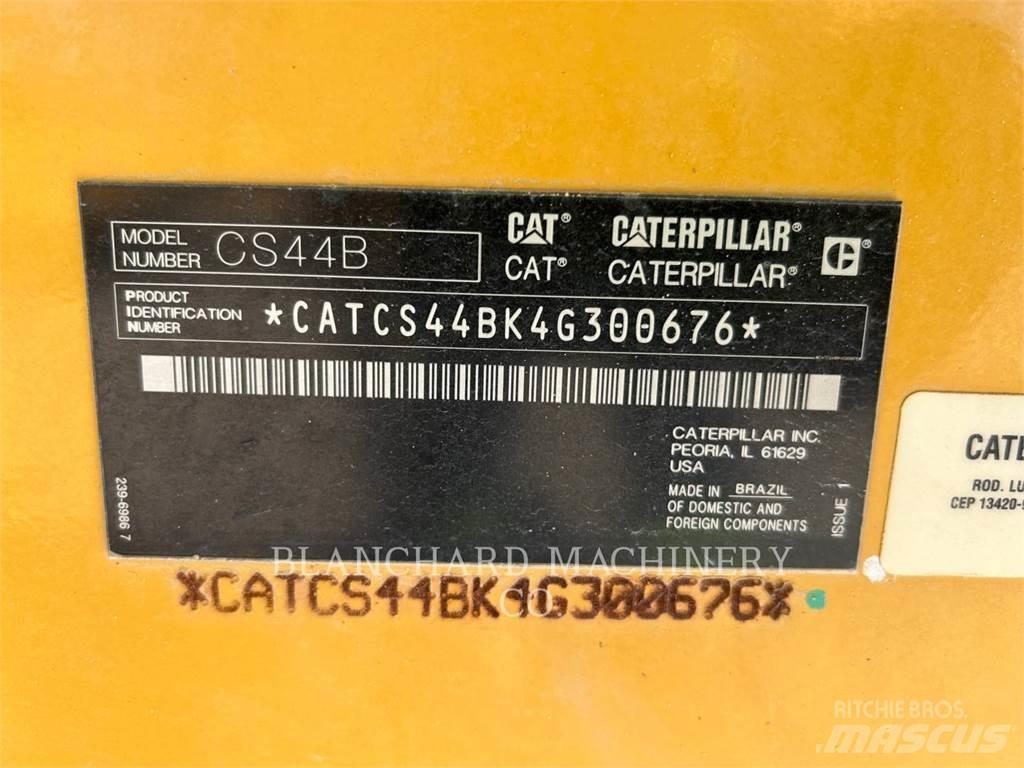 CAT CS44 Single drum rollers