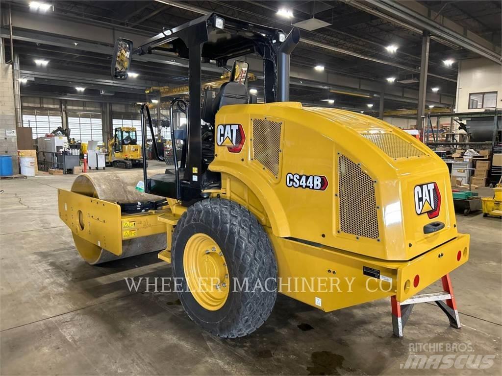 CAT CS44B Single drum rollers