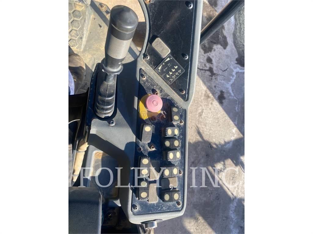 CAT CS44B Single drum rollers