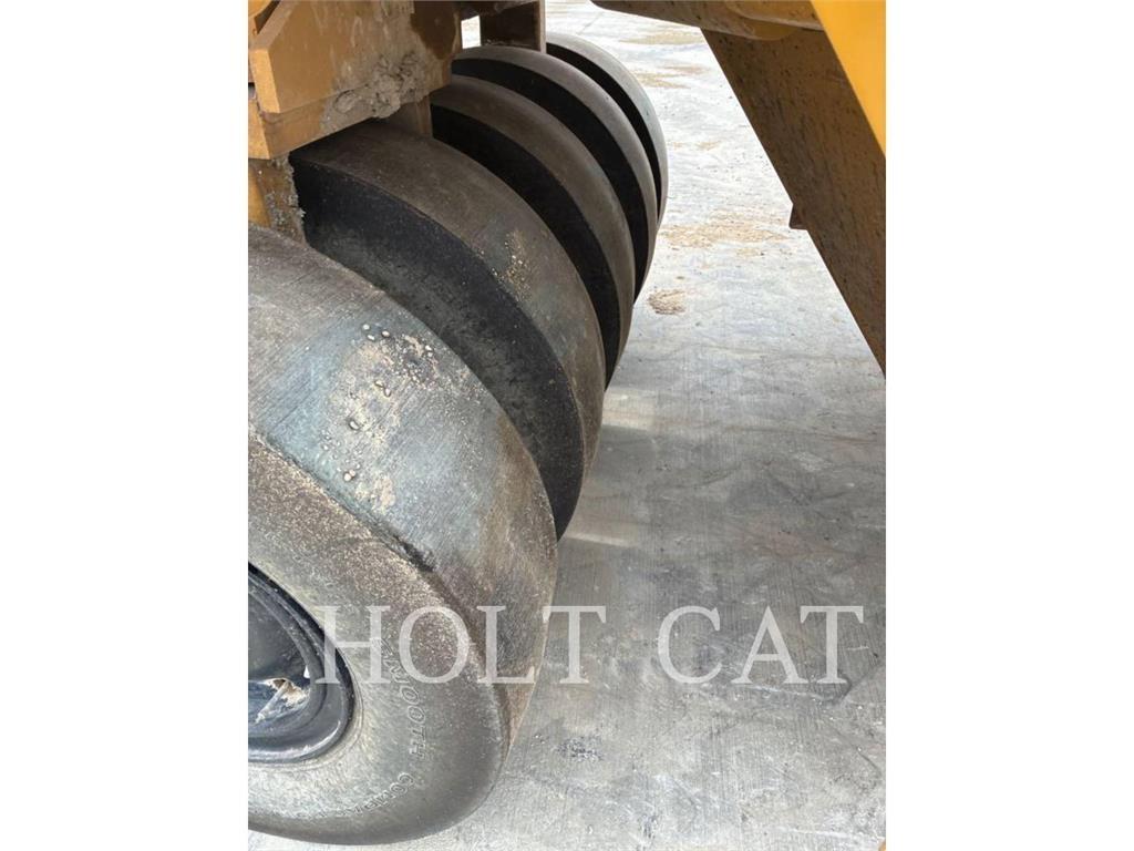 CAT CW16 Single drum rollers
