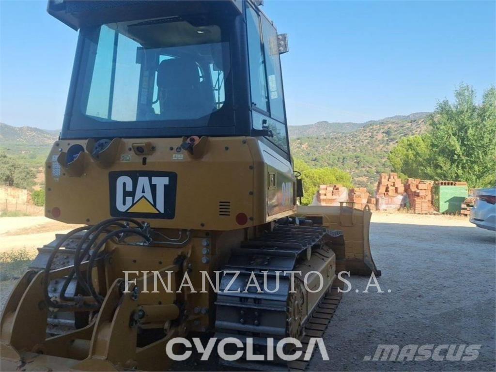 CAT D4K2 Crawler dozers