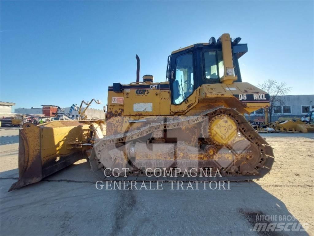 CAT D6M Crawler dozers