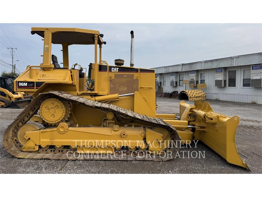 CAT D6M LGP Crawler dozers