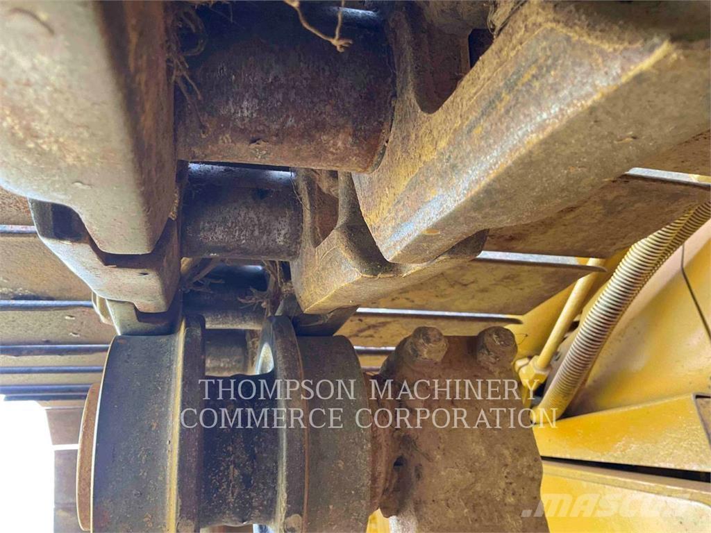 CAT D6M LGP Crawler dozers