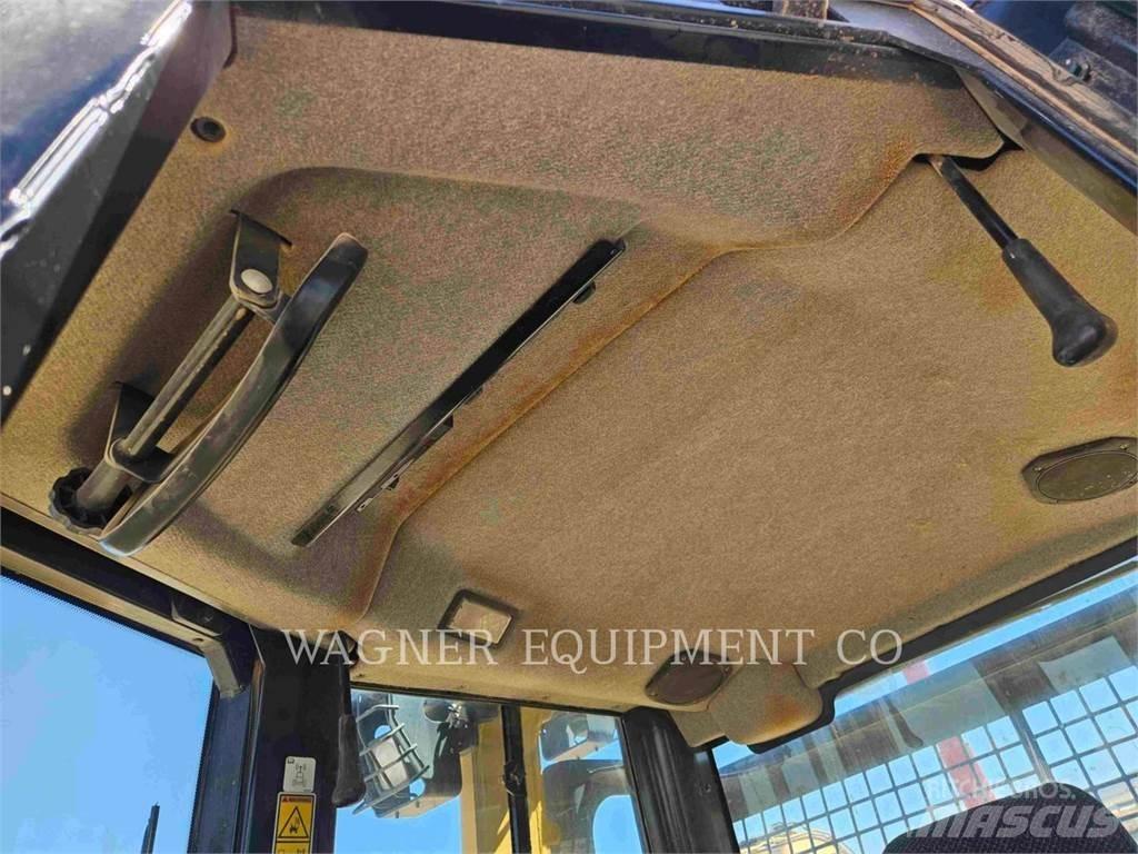 CAT D6N XL Crawler dozers
