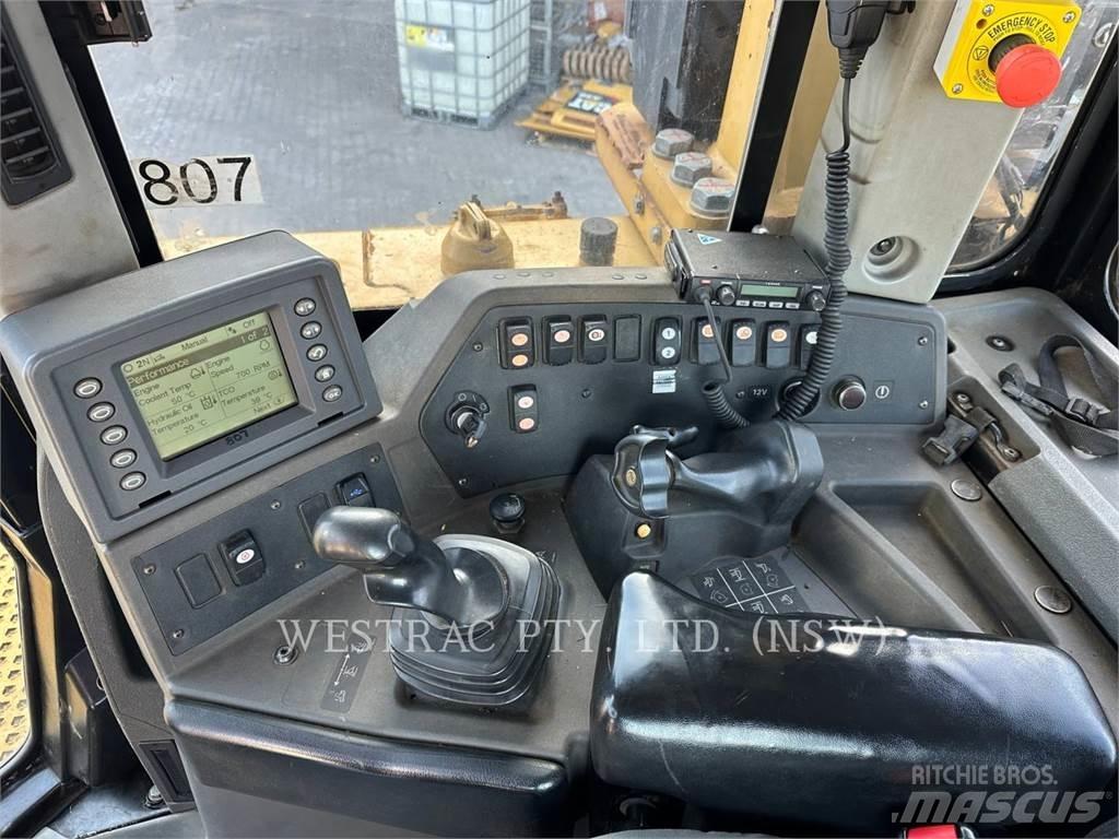 CAT D8T Crawler dozers