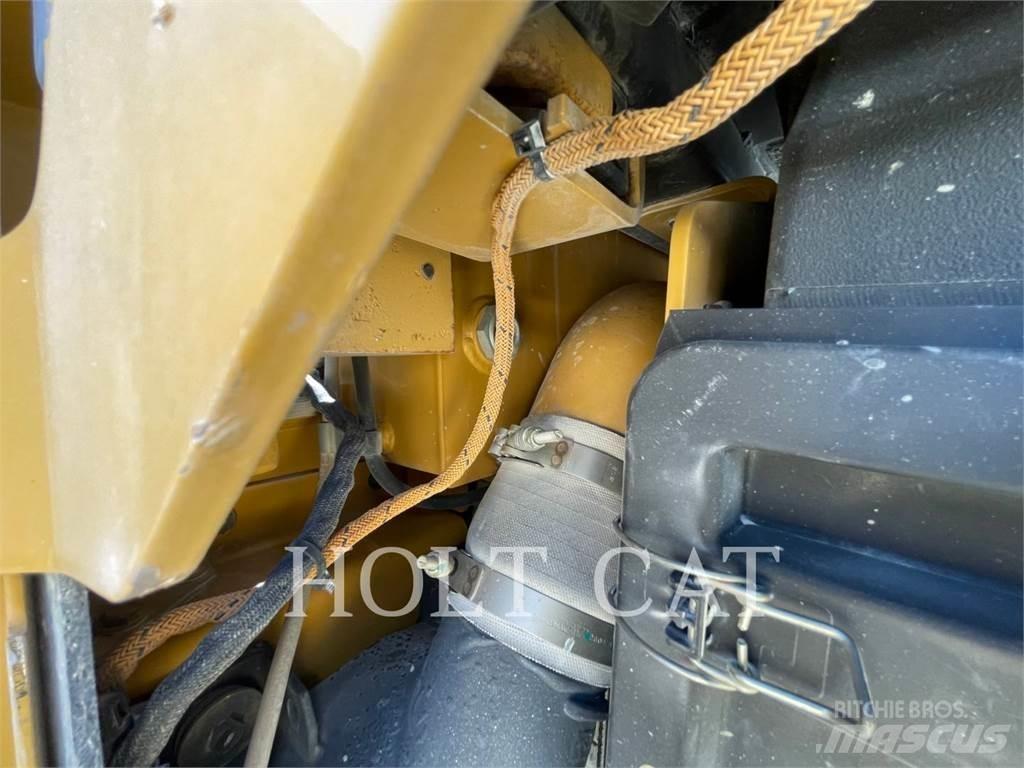 CAT D8T Crawler dozers