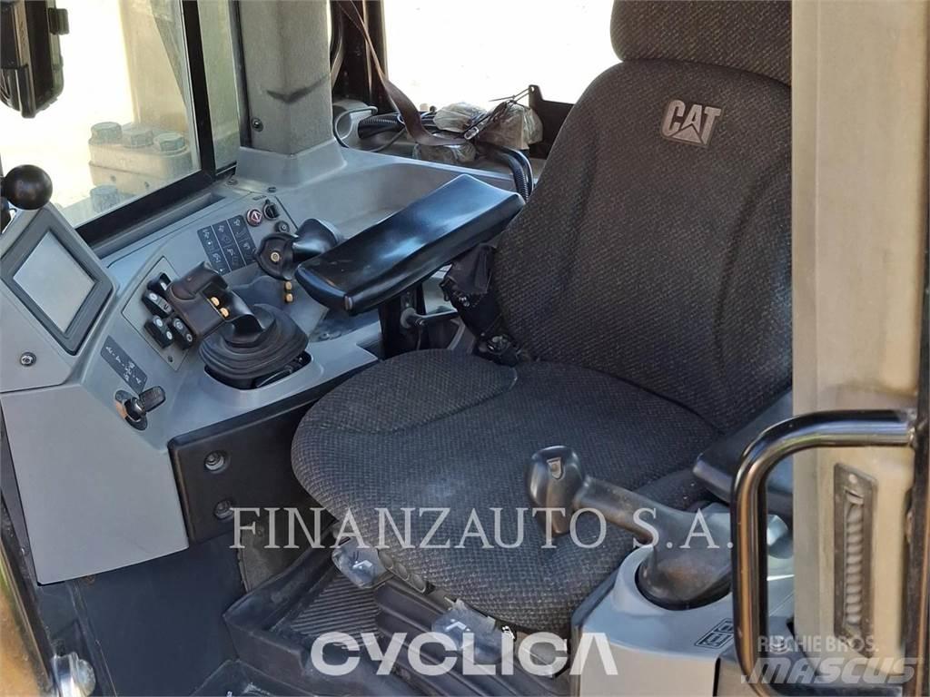 CAT D8T Crawler dozers