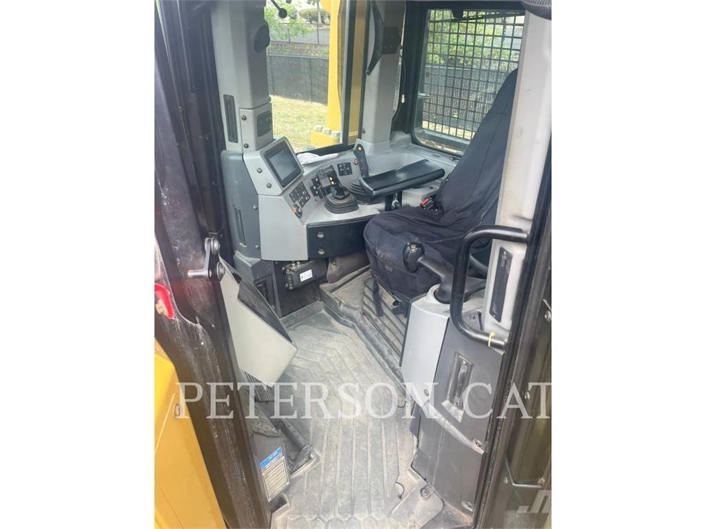 CAT D8T Crawler dozers