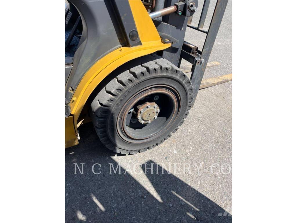 CAT GP30N5 LPG trucks