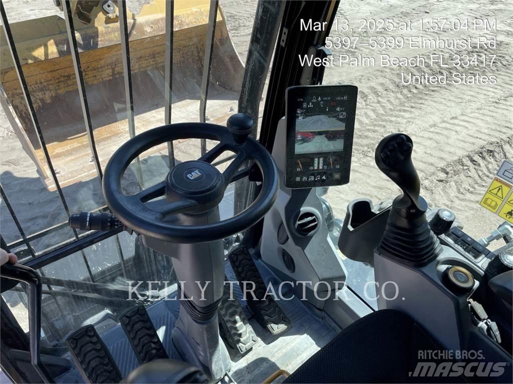 CAT M320 Wheeled excavators