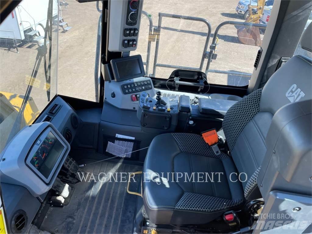 CAT M320F Wheeled excavators