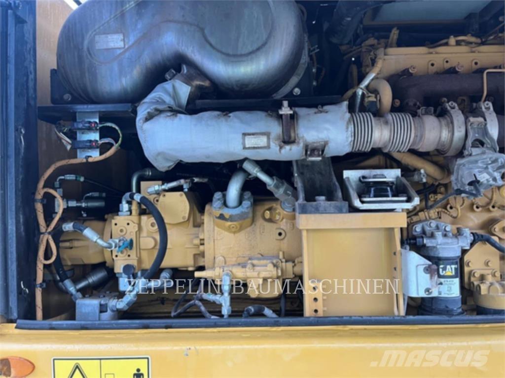 CAT MH3024 Demolition excavators