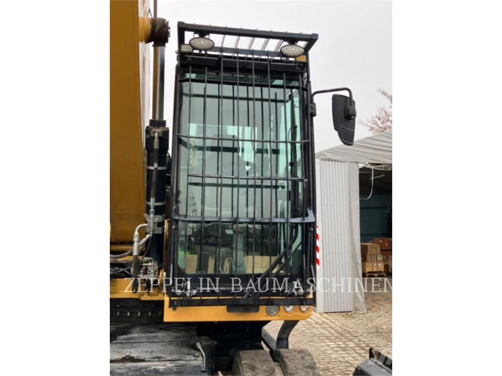 CAT MH3024-06C Demolition excavators