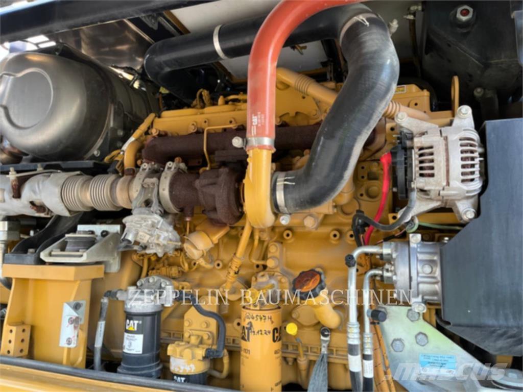 CAT MH3024-06C Demolition excavators