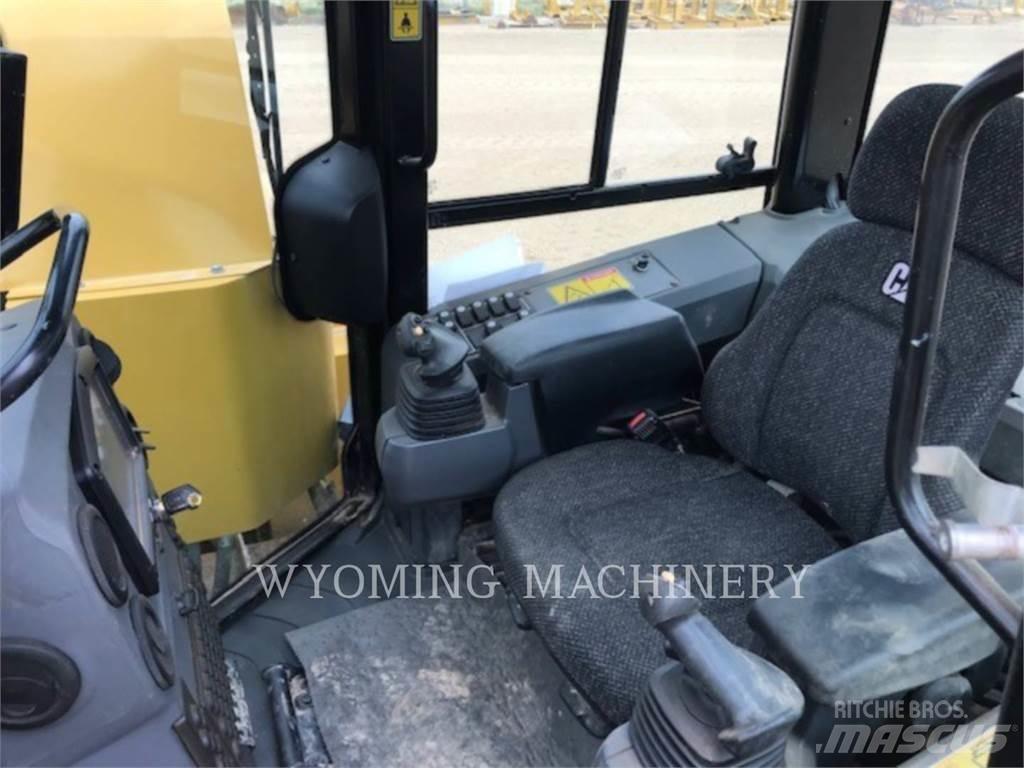 CAT PL61 Pipelayer dozers