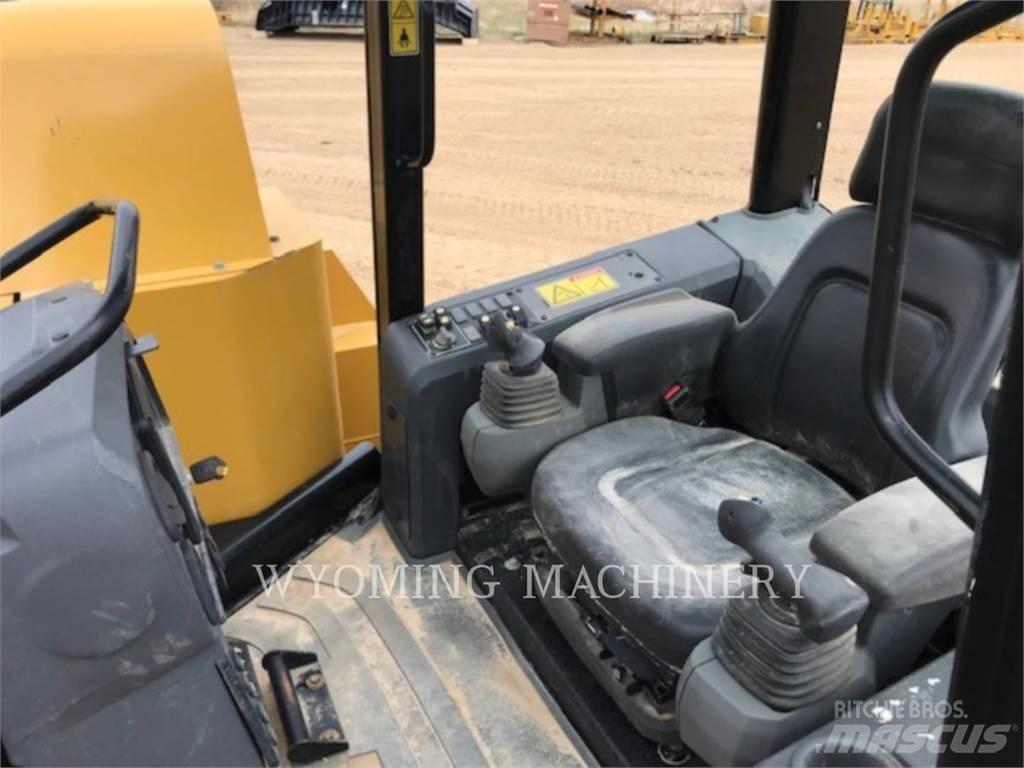 CAT PL61 Pipelayer dozers