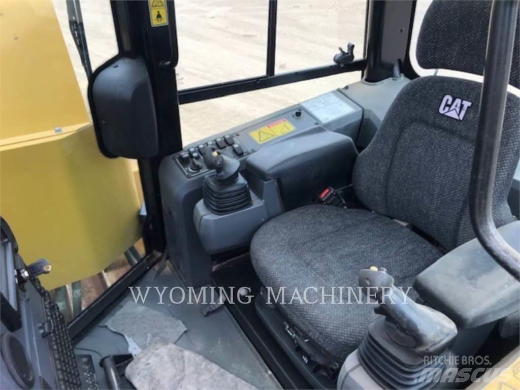 CAT PL61 Pipelayer dozers