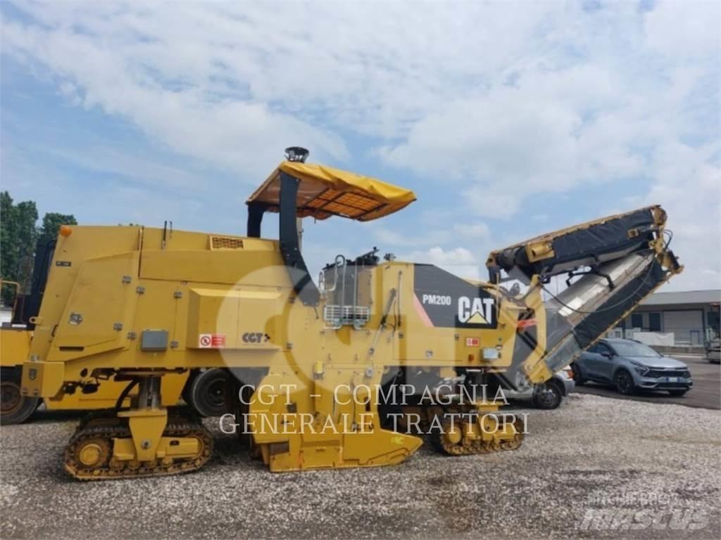 CAT PM200 Asphalt cold milling machines