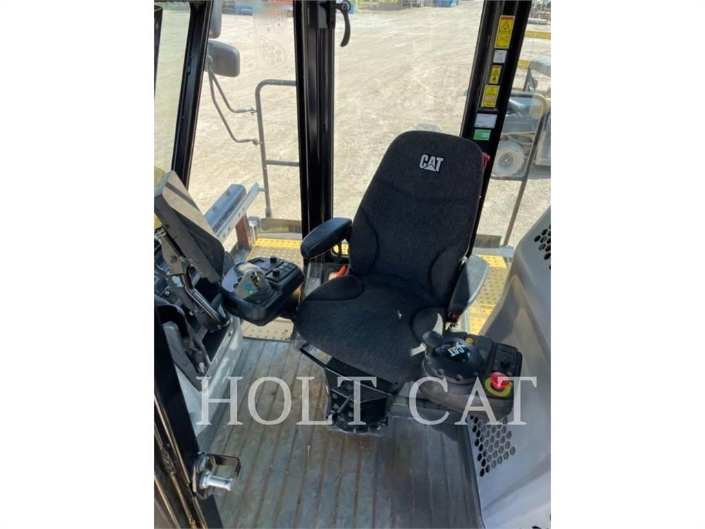 CAT RM400 CAB Asphalt recyclers