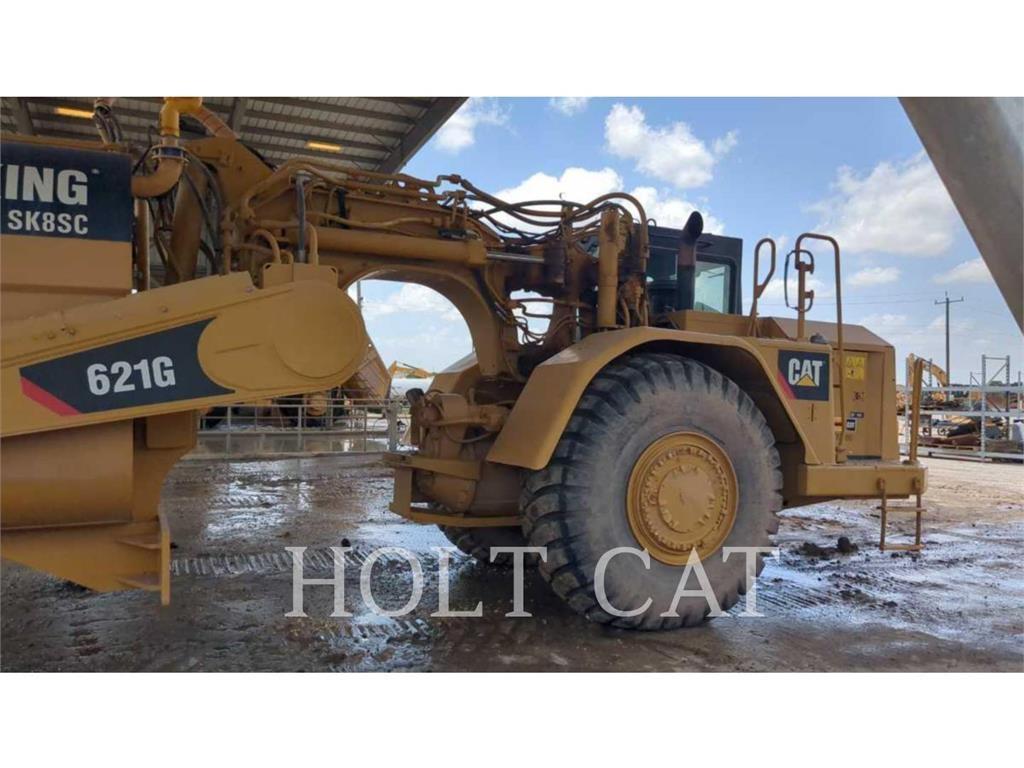CAT W00 621G Scrapers
