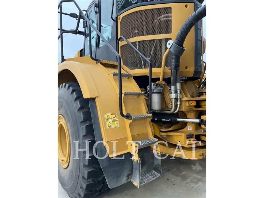 CAT W00 740GC Tanker trucks
