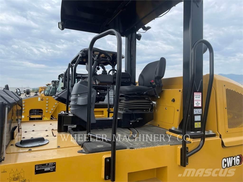 CAT W16 Pneumatic tired rollers