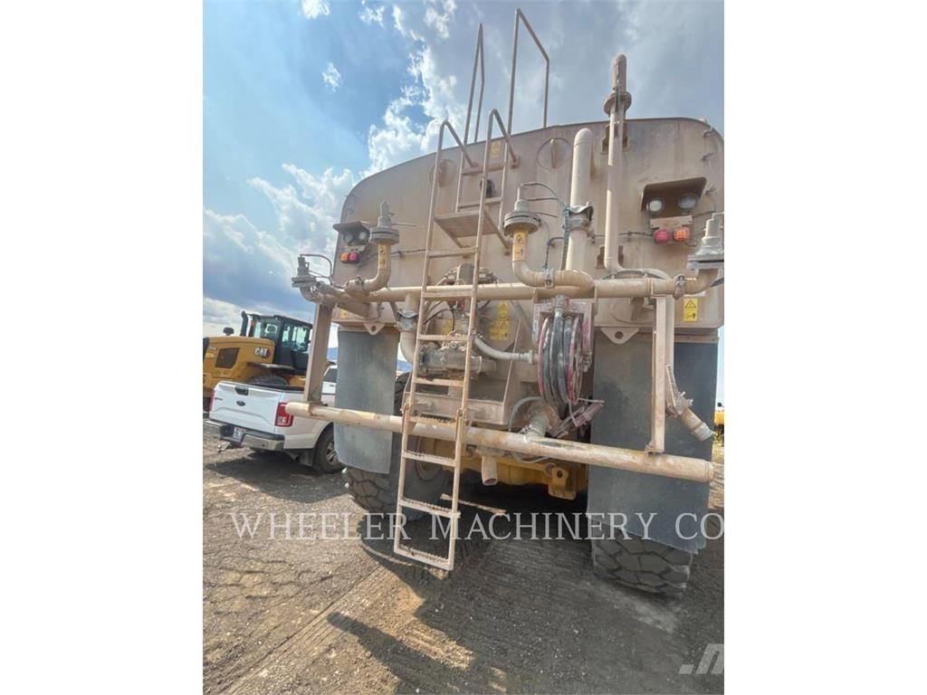 CAT WT 740 GC Tanker trucks