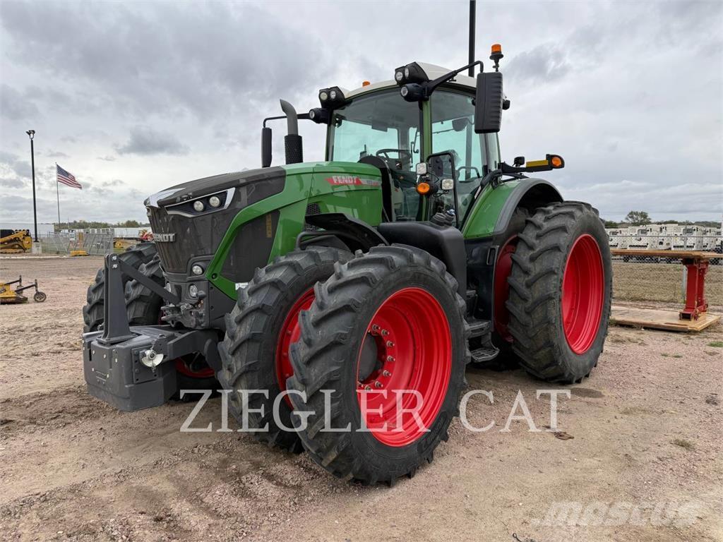 Fendt 933 VARIO Tractors