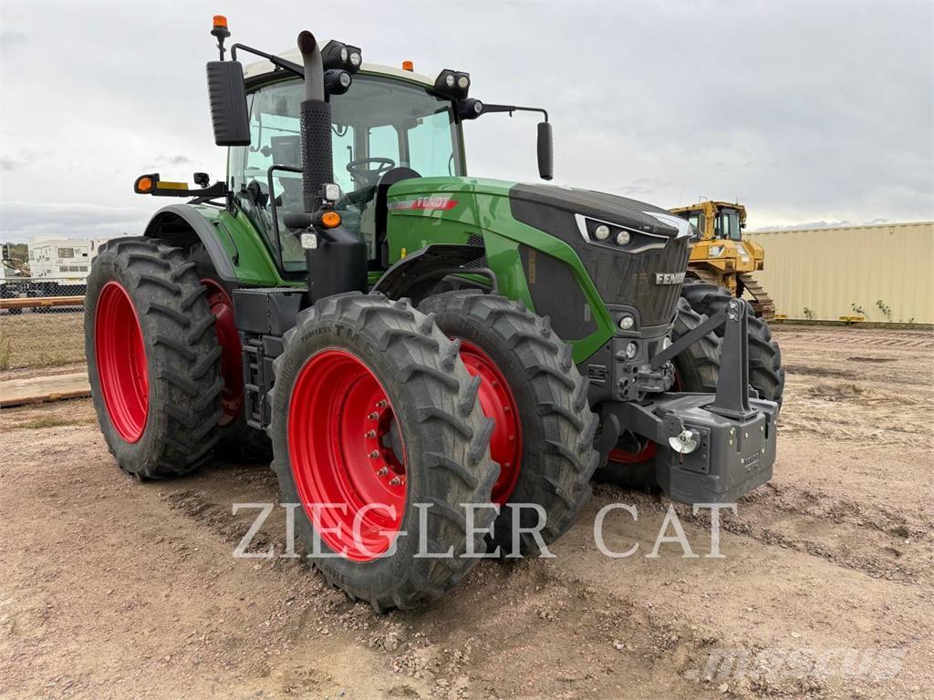 Fendt 933 VARIO Tractors