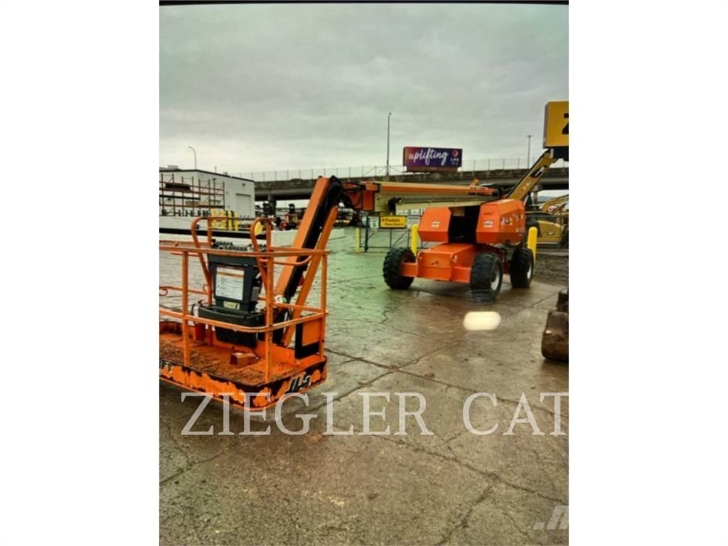 JLG 660SJ Articulated boom lifts