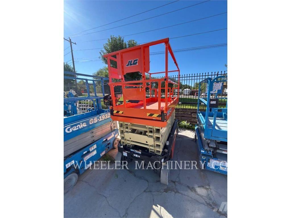 JLG ES3246 Scissor lifts