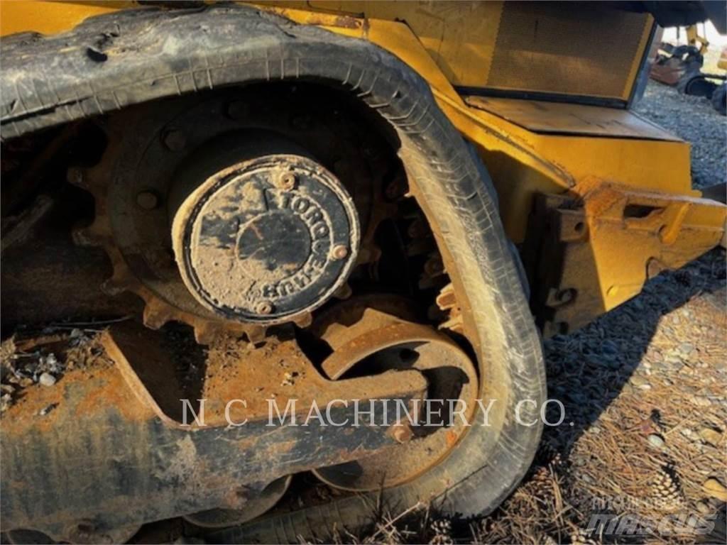 John Deere 331G Skid steer loaders