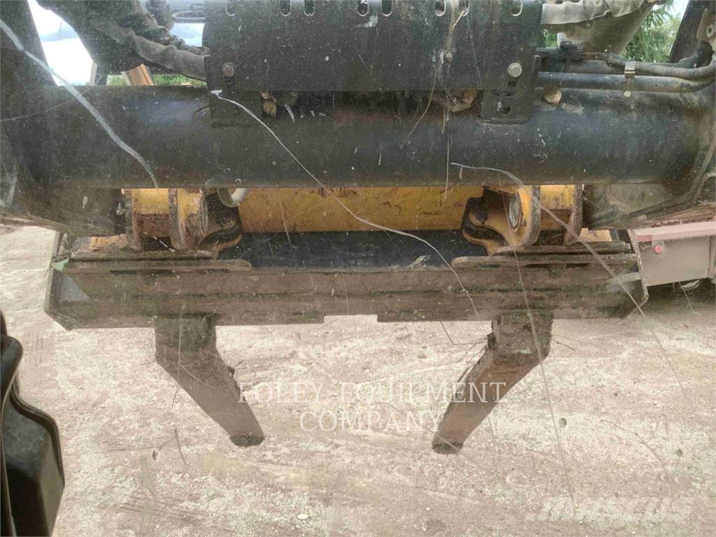 John Deere 333G Skid steer loaders