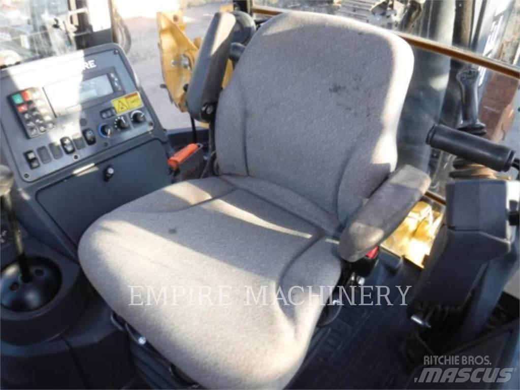 John Deere 410L Backhoe loaders