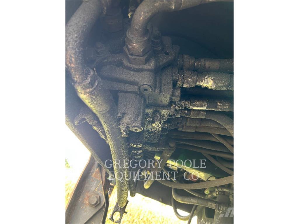 John Deere 437D Knuckleboom loaders