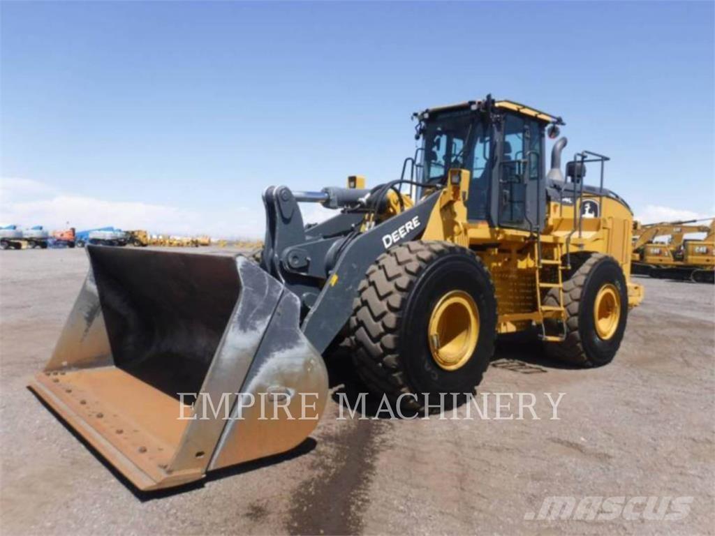 John Deere 744L Wheel loaders