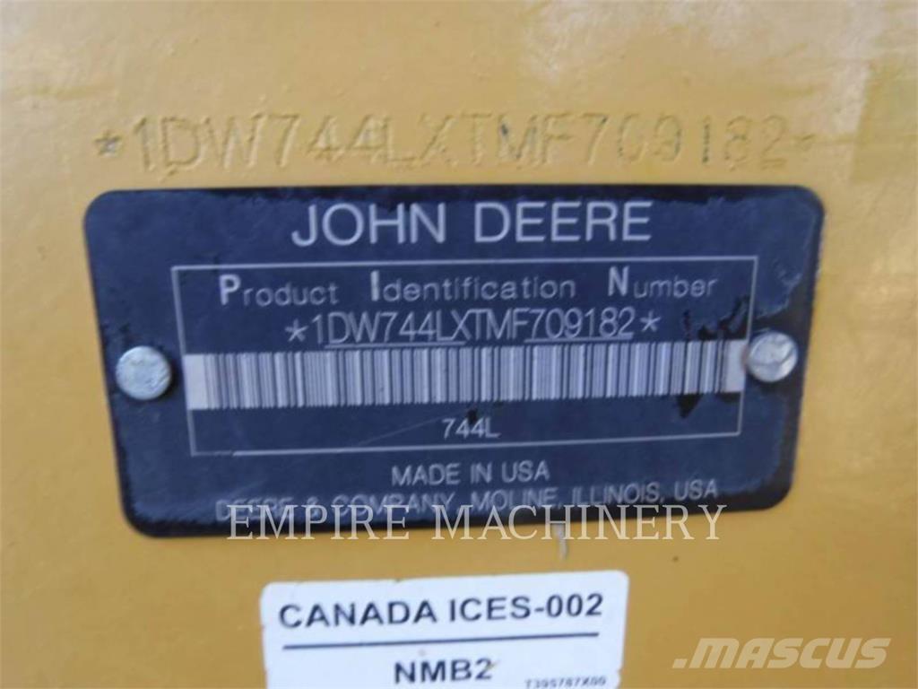 John Deere 744L Wheel loaders